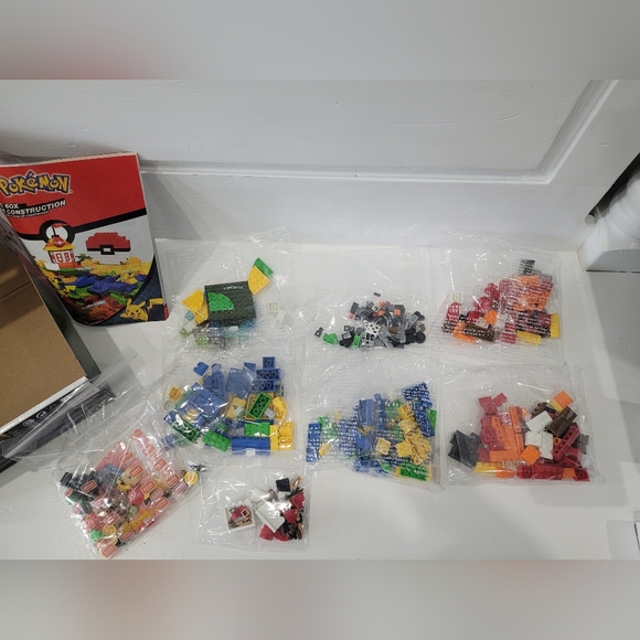 Mega Construx Pokemon Building Box 450 PCS GMD35 (Pikachu Eevee) - Picture 2 of 13